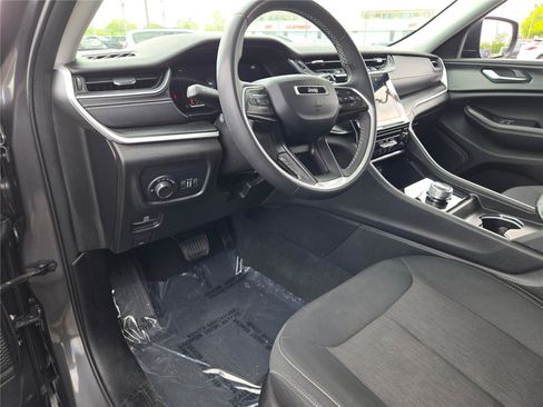 Certified 2024 Jeep Grand Cherokee Laredo RWD image 26