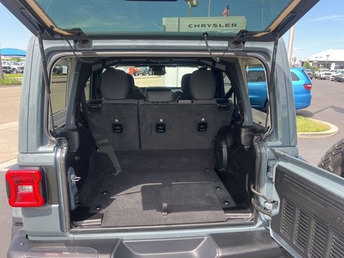 Used 2025 Jeep Wrangler Unlimited Sahara AWD/4WD image 45
