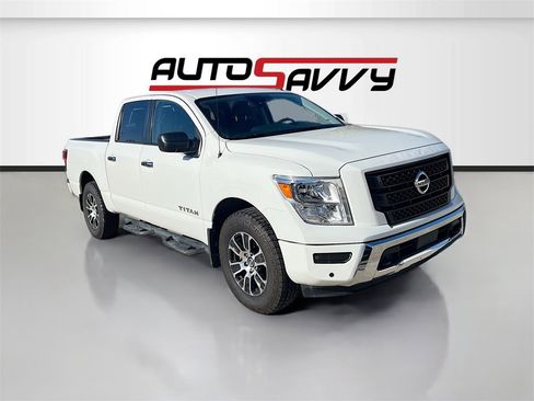 Used 2021 Nissan Titan SV w/ SV Convenience Package image 1