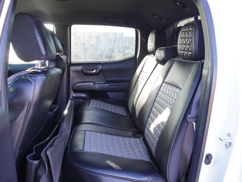 Certified 2023 Toyota Tacoma TRD Off-Road image 21