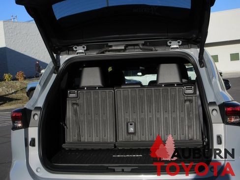 Certified 2025 Toyota Highlander XSE image 8