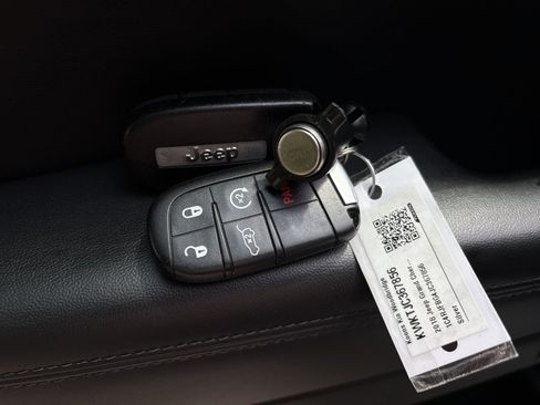 Used 2018 Jeep Grand Cherokee Limited AWD/4WD image 44