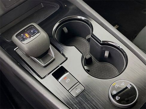 Used 2024 Nissan Rogue S image 17