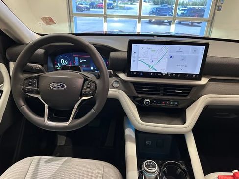 New 2026 Ford Explorer Platinum w/ LUX Leather Package AWD/4WD image 12