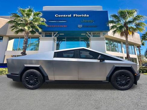 Used 2024 Tesla Cybertruck AWD Crew Cab image 4