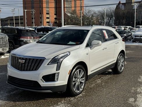 Used 2025 Cadillac XT5 Premium Luxury image 1