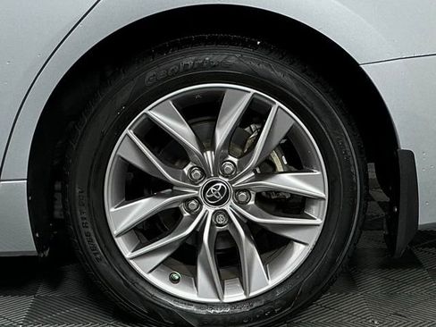 Used 2019 Toyota Avalon XLE w/ Moonroof Package FWD image 10