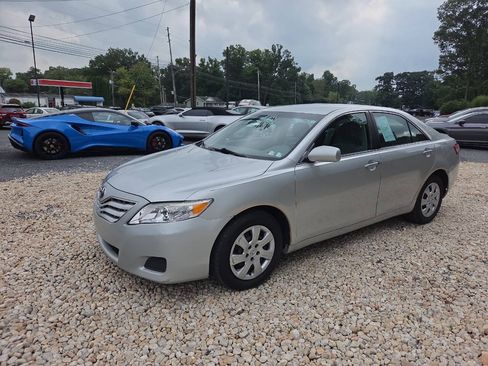 Used 2010 Toyota Camry LE FWD image 2