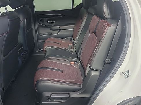 Certified 2025 Honda Pilot Black Edition image 16