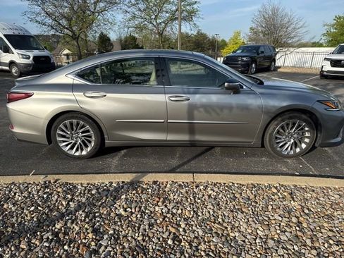 Used 2020 Lexus ES 350 Luxury w/ Accessory Package image 2