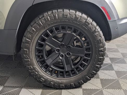 Used 2022 Land Rover Defender 110 SE image 12