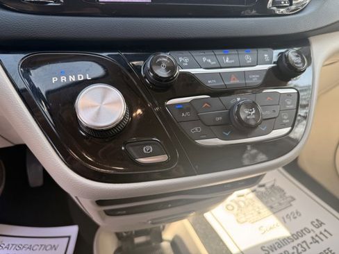 Used 2018 Chrysler Pacifica Touring-L Plus w/ Advanced Safetytec Group image 22