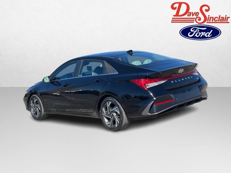 Used 2024 Hyundai Elantra Limited FWD image 9