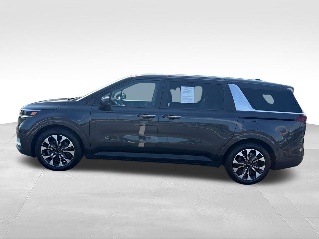 Used 2023 Kia Carnival EX FWD image 3