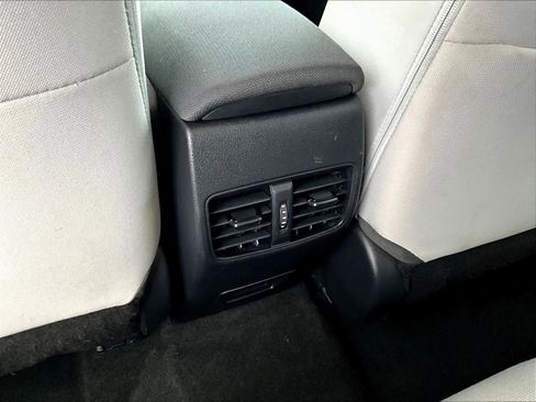 Used 2023 Toyota Corolla Cross LE image 28