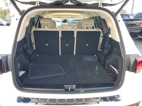 Used 2023 Mercedes-Benz GLB 250 w/ Premium Package image 12