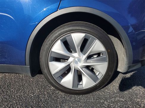 Used 2020 Tesla Model Y Long Range image 8