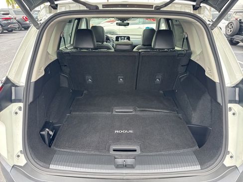 Certified 2022 Nissan Rogue SL w/ SL Premium Package image 19