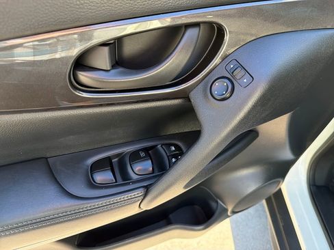 Certified 2019 Nissan Rogue S image 15