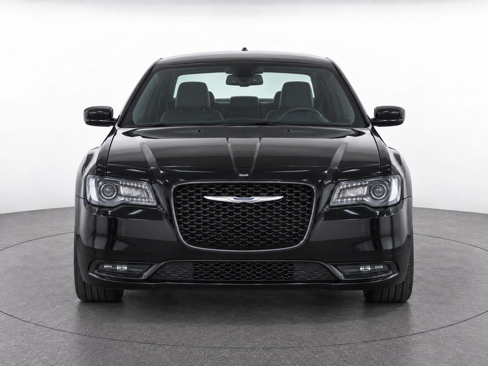 Used 2019 Chrysler 300 S RWD image 5