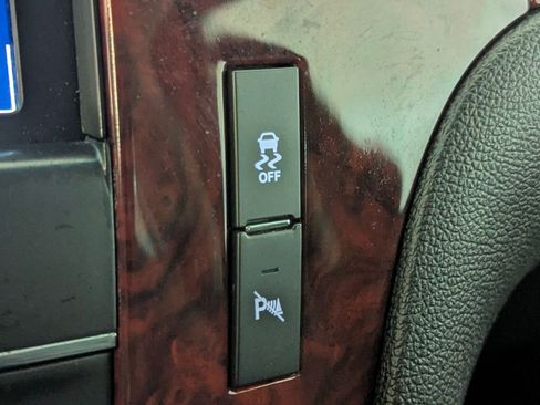 Used 2014 Cadillac Escalade ESV Luxury image 30