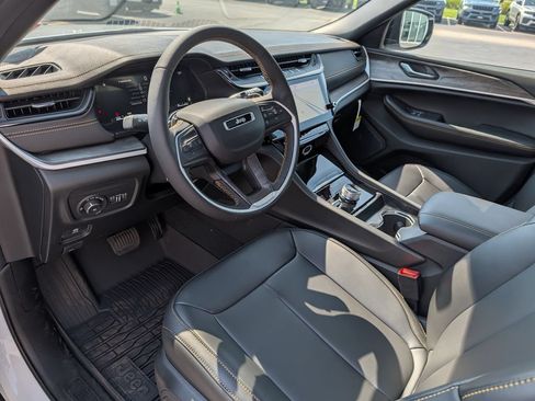 New 2026 Jeep Grand Cherokee L Limited AWD/4WD image 6