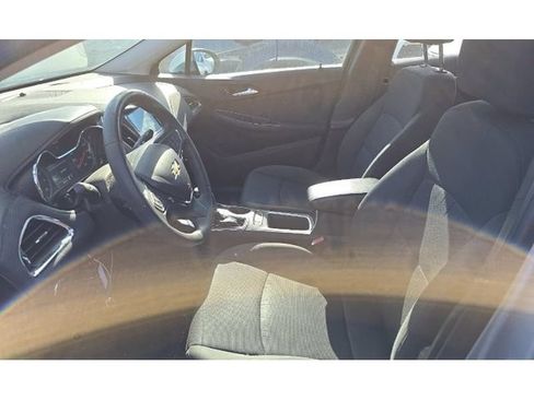 Used 2018 Chevrolet Cruze LT w/ Convenience Package FWD image 5