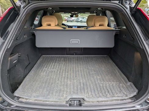 Certified 2023 Volvo XC60 B5 Ultimate w/ Climate Package image 13