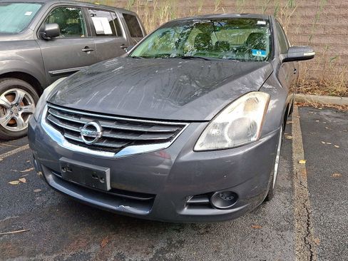 Used 2010 Nissan Altima 3.5 SR image 2