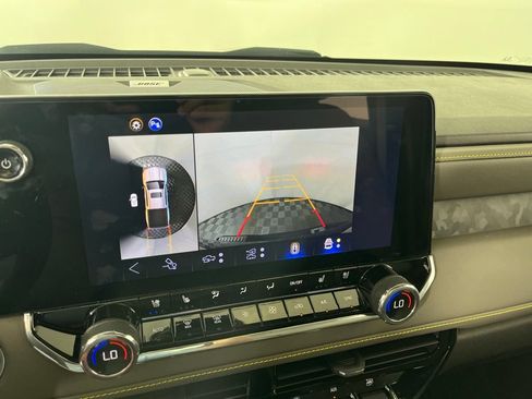 Used 2026 Chevrolet Colorado ZR2 w/ Technology Package AWD/4WD image 27