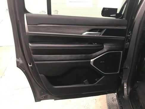 Used 2024 Jeep Wagoneer Series II image 25