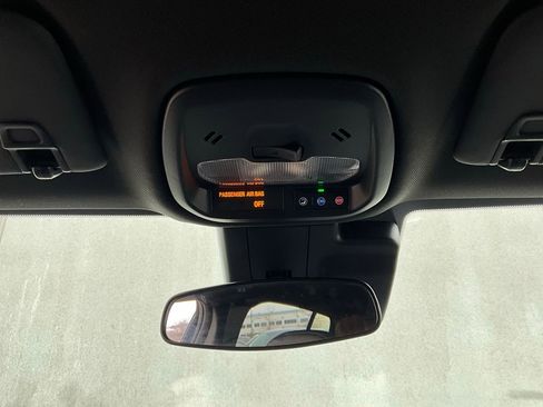 Used 2025 Buick Envista Preferred image 14