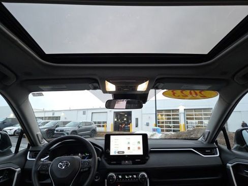 Used 2023 Toyota RAV4 XLE Premium image 23