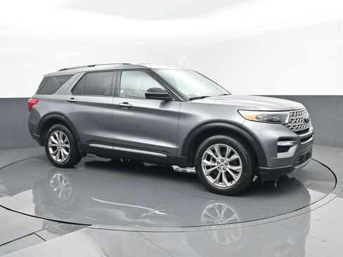 Used 2023 Ford Explorer Limited image 3