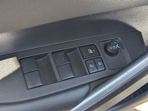 Used 2025 Toyota Corolla Cross XLE FWD image 21