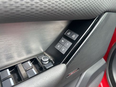 Used 2022 Land Rover Range Rover Velar R-Dynamic S image 42