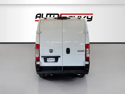 Used 2024 RAM ProMaster 2500 w/ Convenience Group FWD image 6