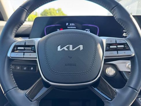 Used 2025 Kia Telluride S FWD image 18
