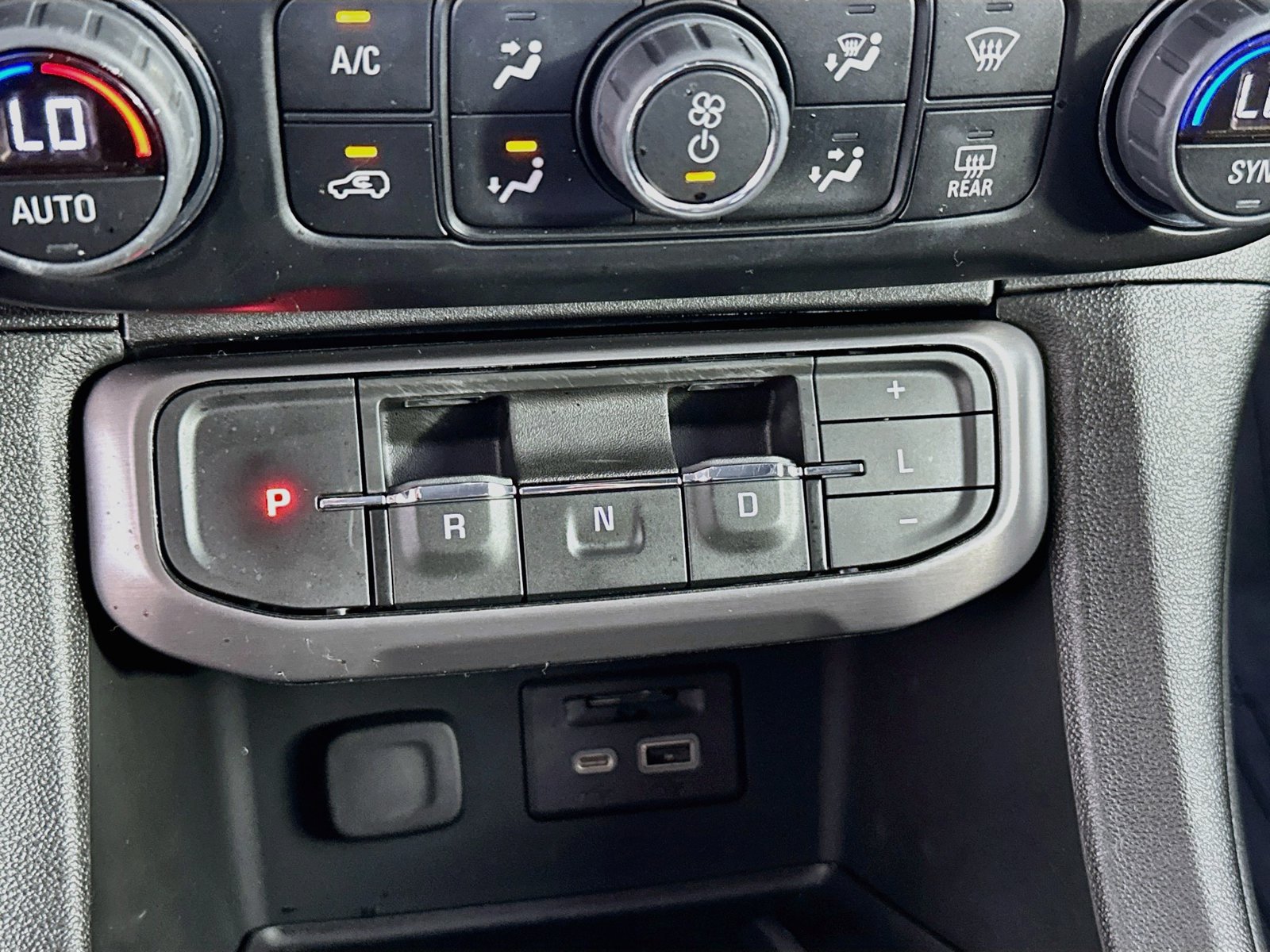Used 2023 GMC Acadia AT4 w/ Technology Package AWD/4WD image 17