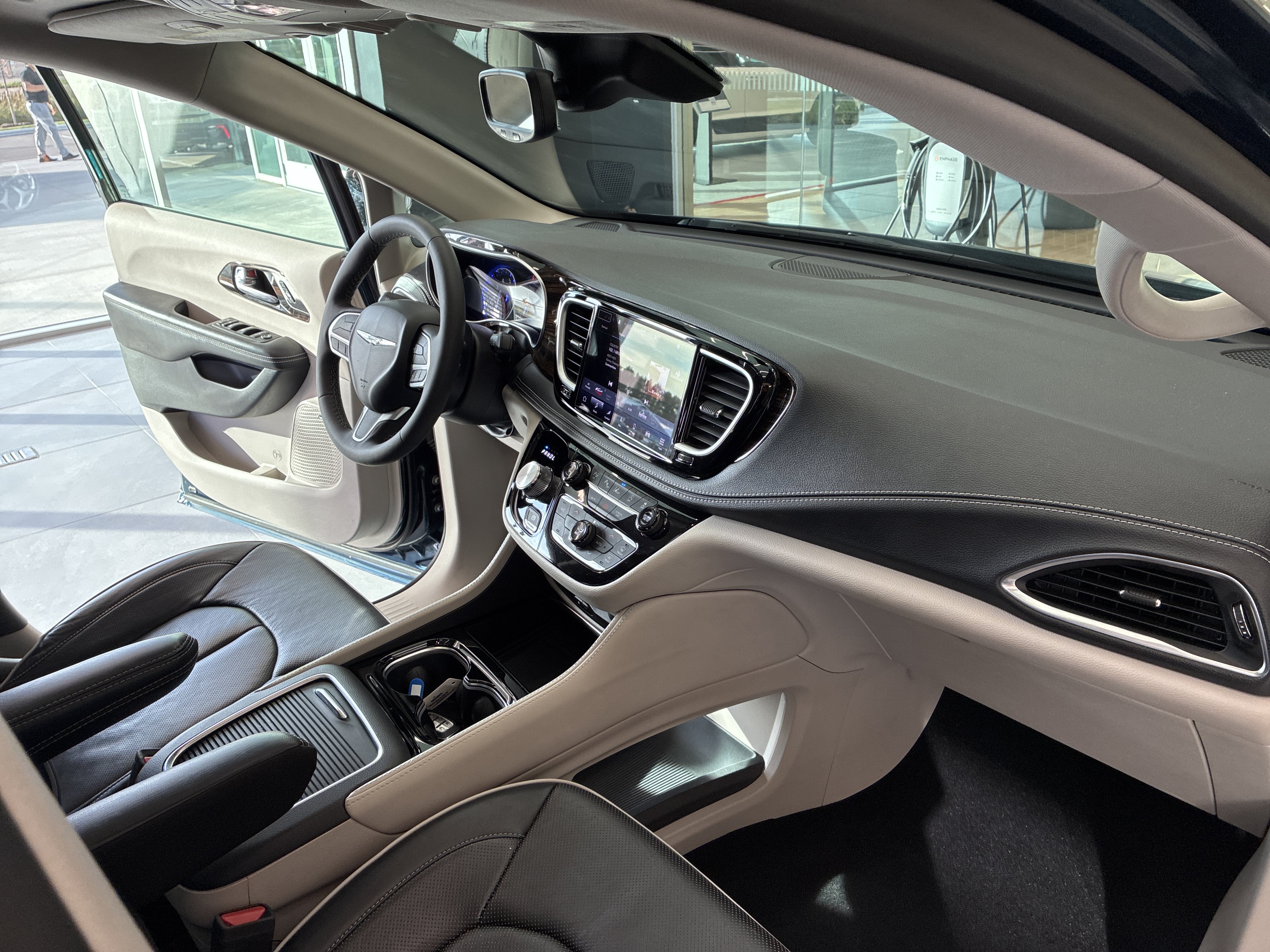 Certified 2023 Chrysler Pacifica Limited w/ Uconnect Theater Family Group AWD/4WD image 22