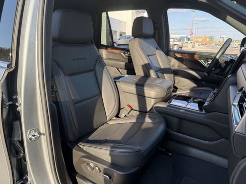 Used 2025 GMC Yukon Denali AWD/4WD image 22