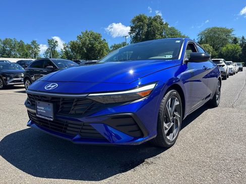 Certified 2025 Hyundai Elantra Sport FWD image 1