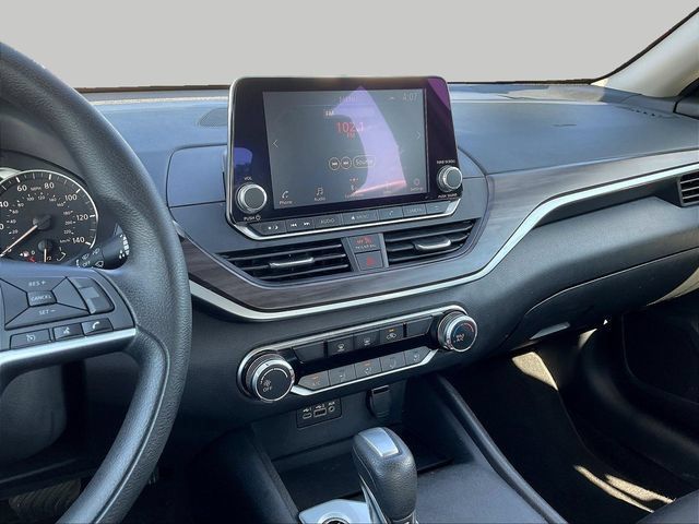 Used 2025 Nissan Altima 2.5 SV FWD image 11