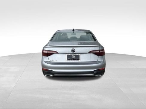 Used 2022 Volkswagen Jetta S image 4