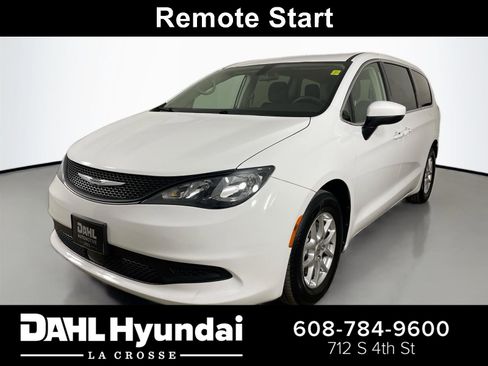 Used 2022 Chrysler Voyager LX image 1