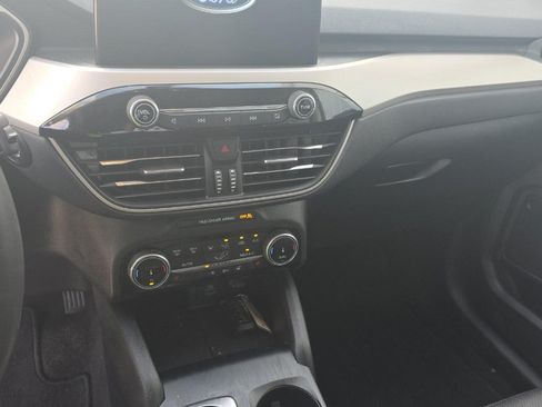 Used 2022 Ford Escape SEL FWD image 11