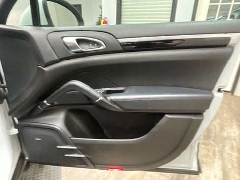 Used 2014 Porsche Cayenne AWD/4WD image 35