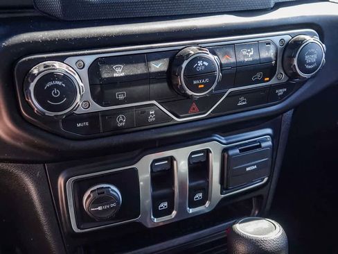 Certified 2022 Jeep Wrangler Willys image 22