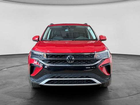 Used 2023 Volkswagen Taos SE w/ Black Wheel Package image 9