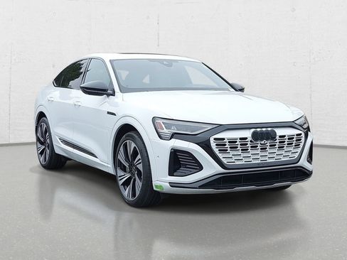 Used 2024 Audi Q8 e-tron Prestige w/ Prestige Package AWD/4WD image 3